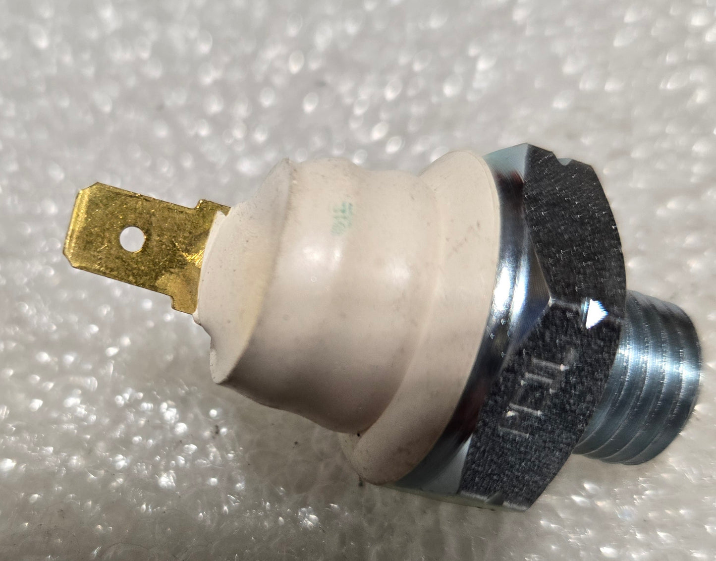 OIL PRESSURE SWITCH, 0303EB0710N