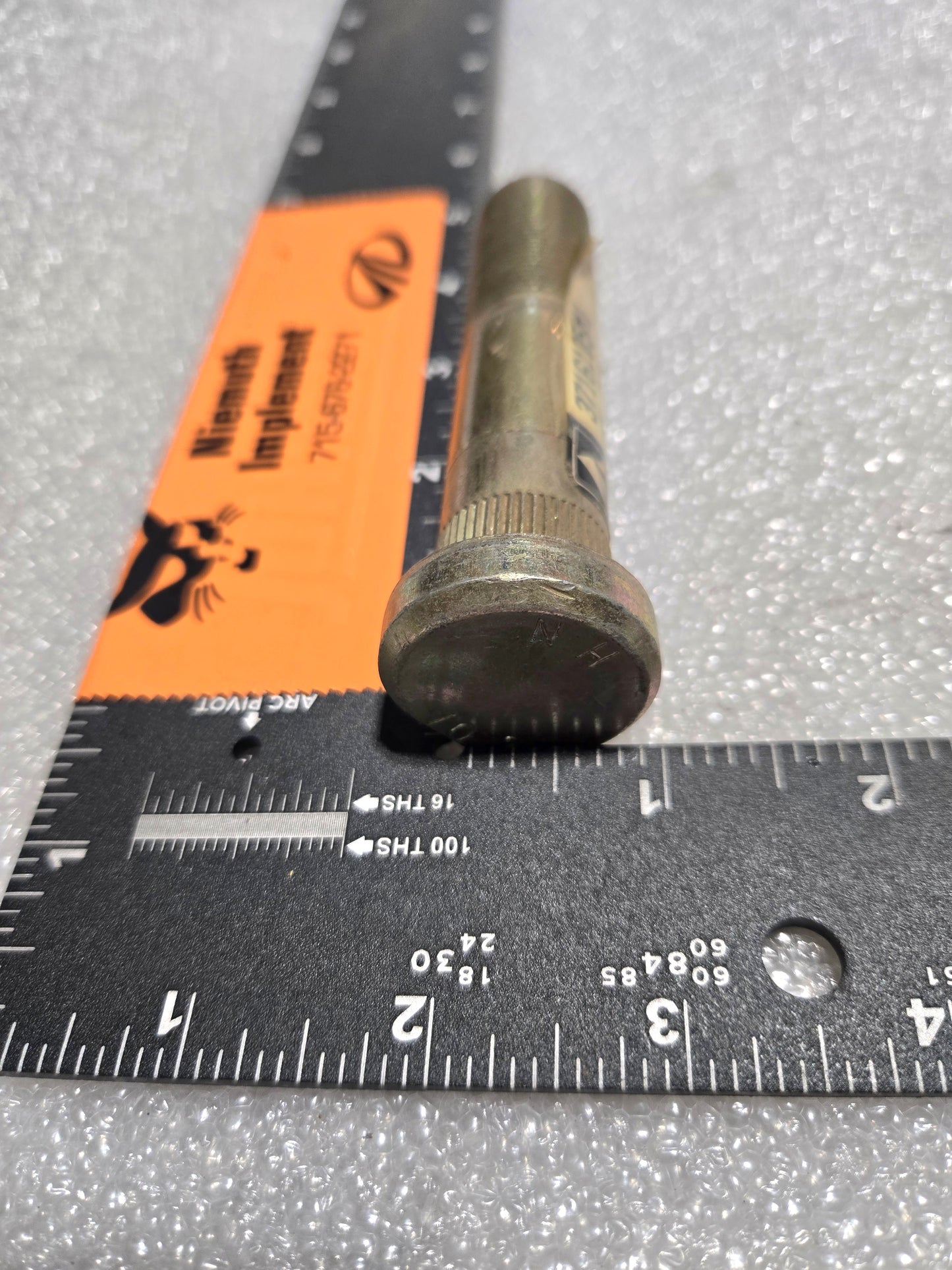 STUD, 3716105M1