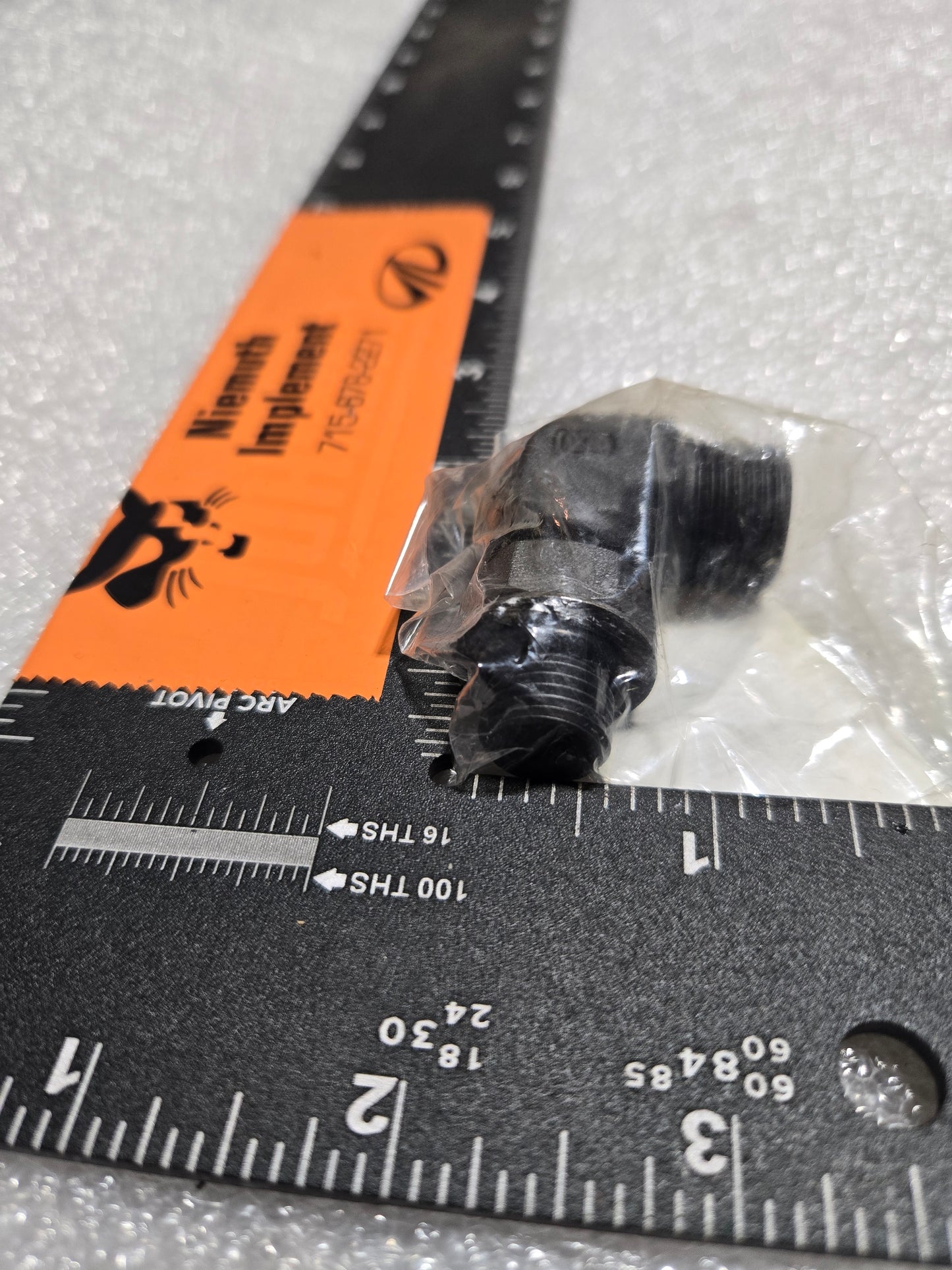 Adapter, 3757392M91