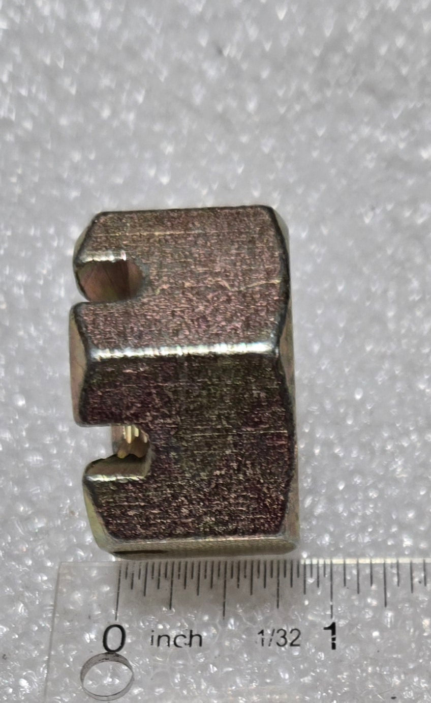 SLOTTED NUT, 000040333C08
