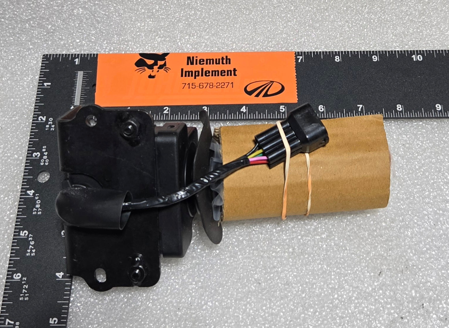 Forward and Reverse Switch, E007703407C92 – Niemuth Implement