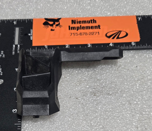 WINDSHIELD CLAMP, 7028548