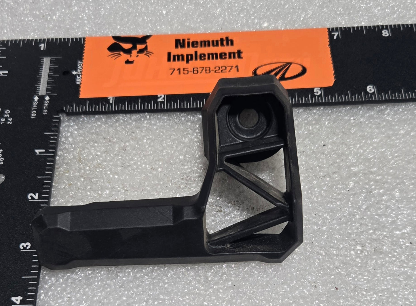 WINDSHIELD CLAMP, 7028548