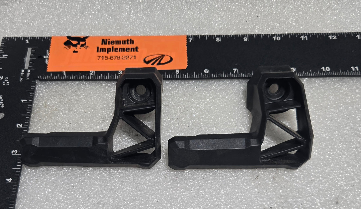 WINDSHIELD CLAMP, 7028548