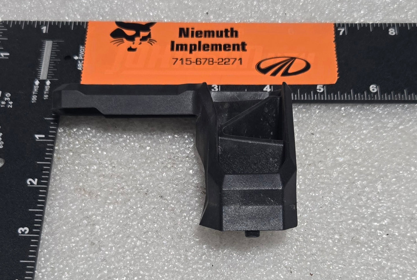 WINDSHIELD CLAMP, 7028547