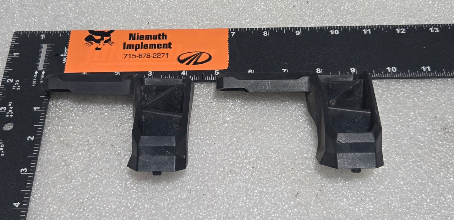 WINDSHIELD CLAMP, 7028547